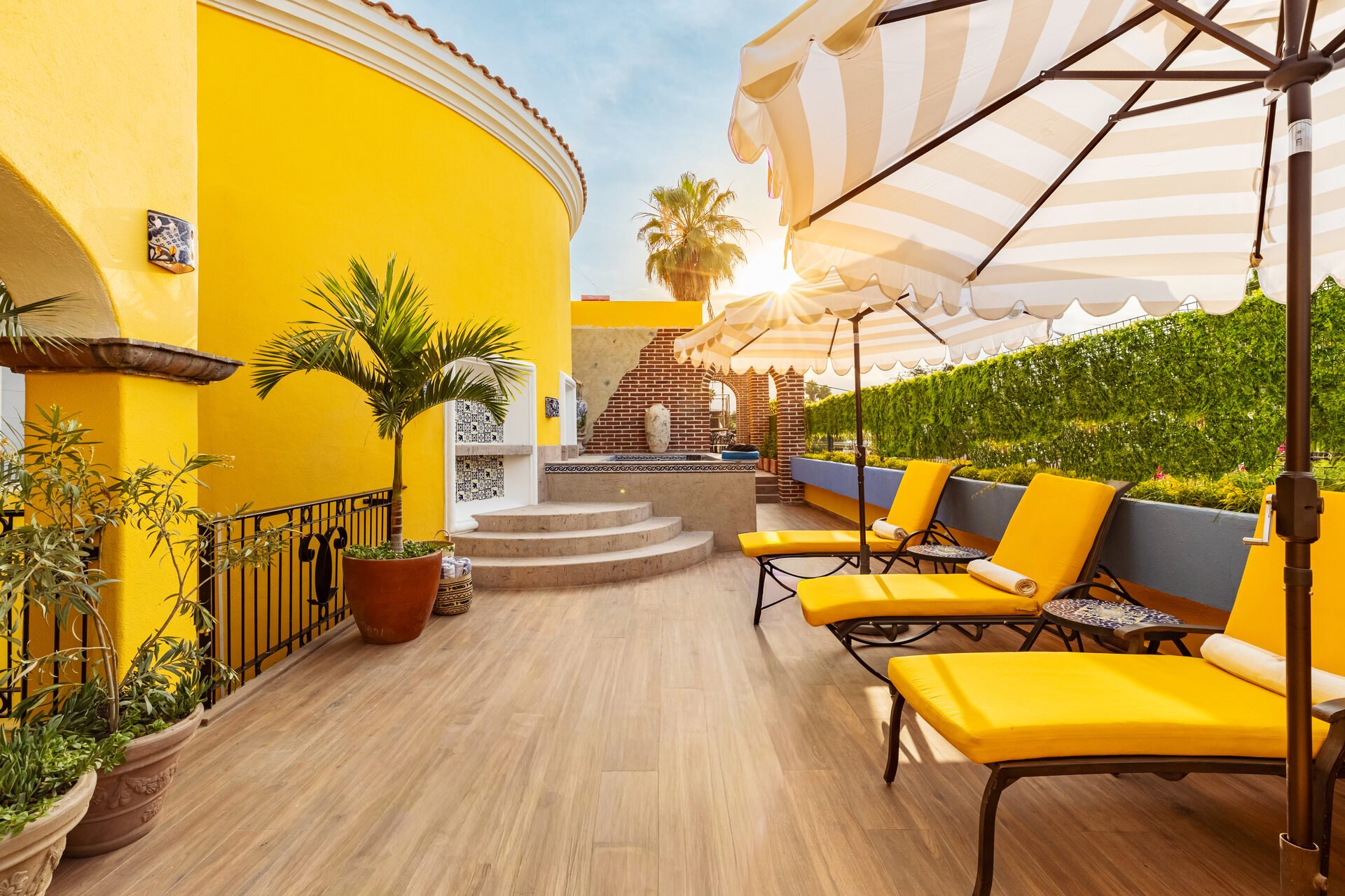 El Encanto Inn & Suites — B.C.S.